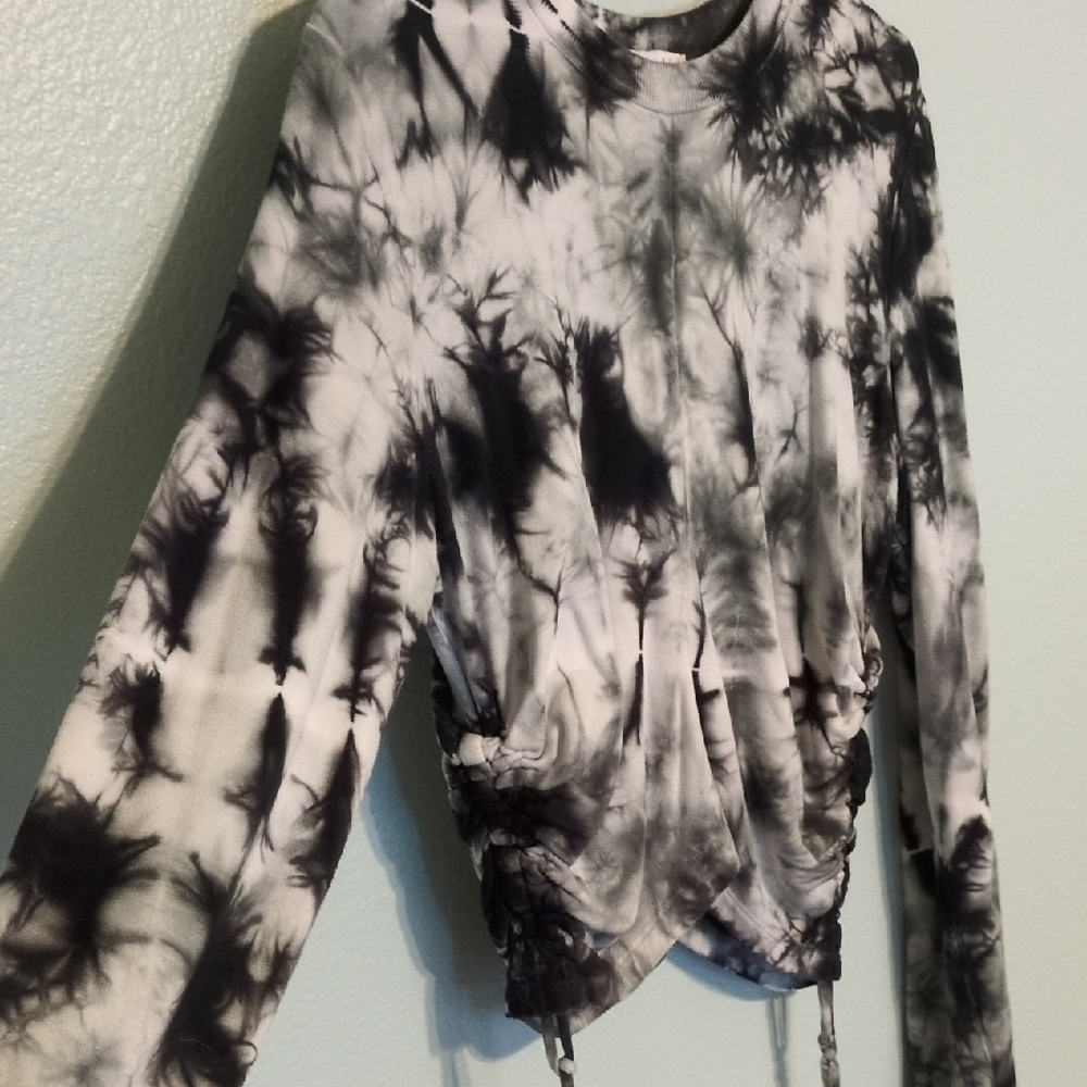 Young Fabulous & Broke Monochrome Tie-Dye Long Sleeve Top - Picture 4 of 5